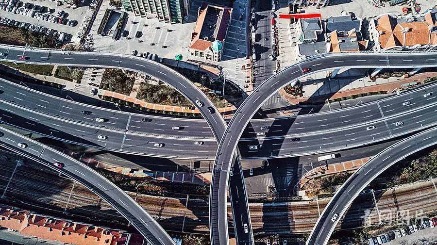 有效缓解前海一线道路的交通压力,已成为改善青岛市区快速路网运行