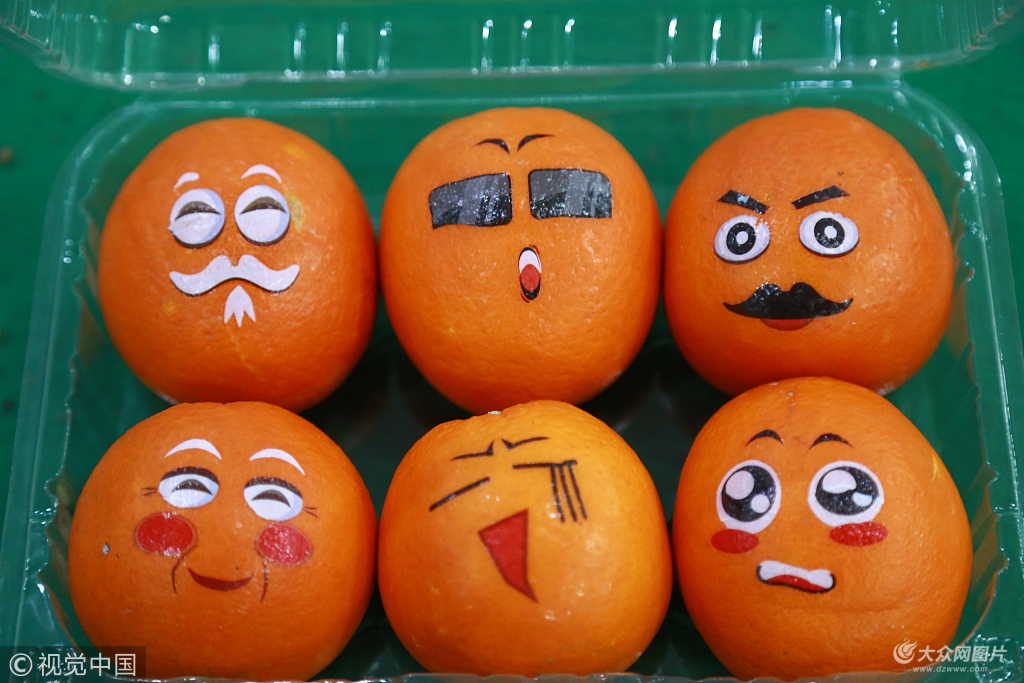 橙子印上可爱表情创意深受年轻人喜爱