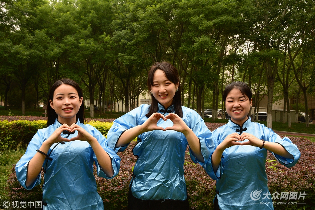 2018年5月11日,济南,山东财经大学开始拍摄毕业照,学士服,民国服装