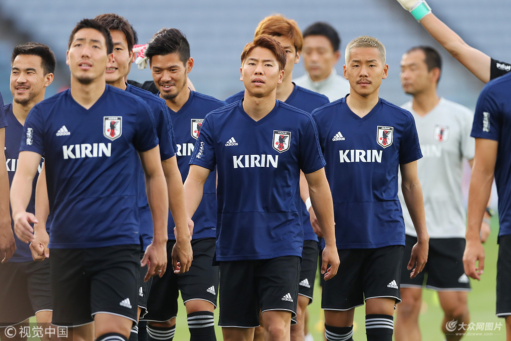 日本男足训练备战麒麟杯 本田圭佑领衔