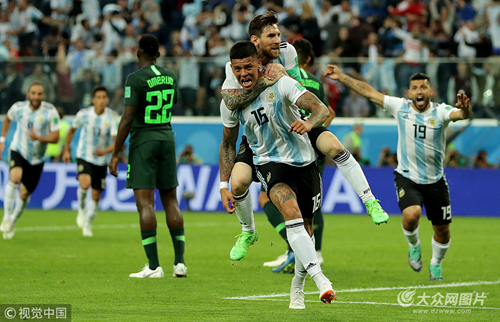 梅西背上背负着整个阿根廷,而罗霍背上背着梅西!