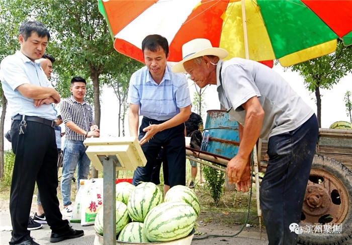 近日,无棣县一位七旬老汉卖西瓜后得知自己收到的是一张百元假钞时