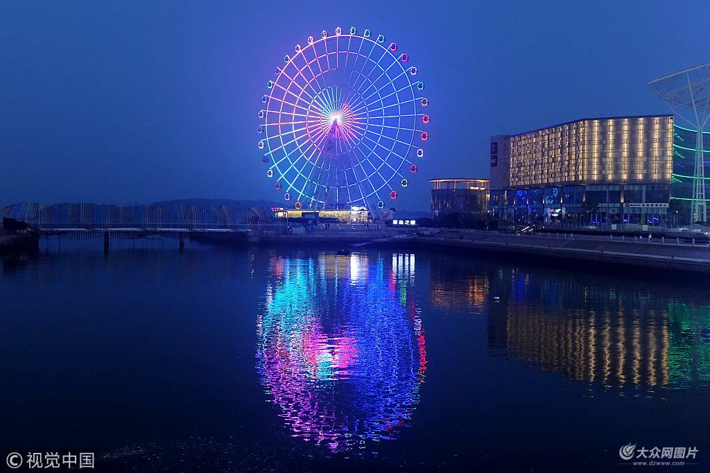 盛夏夜琴岛之眼摩天轮绚丽多彩