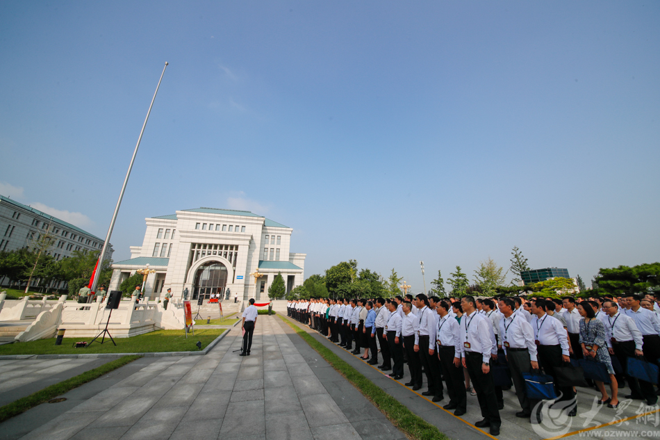 开学第一天 山东省委党校千人重温入党誓词