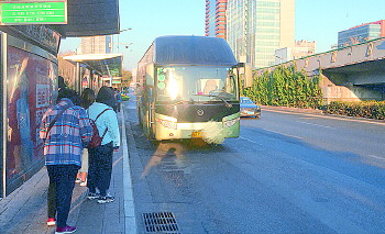 这辆大巴车未取得道路客运经营许可就擅自载客.