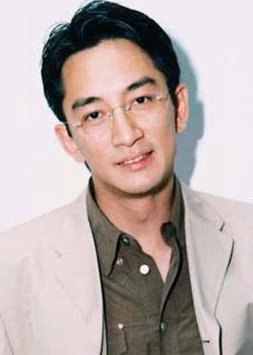 吴启华资料图公开资料显示,吴启华出生于1964年,系香港知名影视男演员