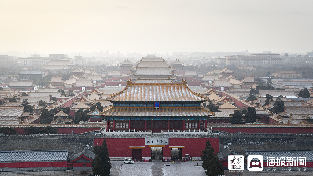 北京迎来2021首场降雪 实拍故宫雪景