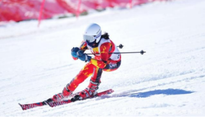 高山滑雪项目备受瞩目来延安红街体验冰雪运动的魅力