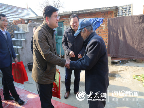 (记者 于霄雁) 1月3日,威海团市委副书记杨东鹤,张兴武带领机关干部