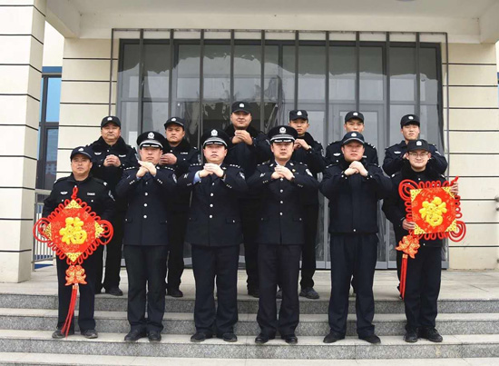 杨屯派出所民警恭祝您:好年好景好运来,福天福地福门开!