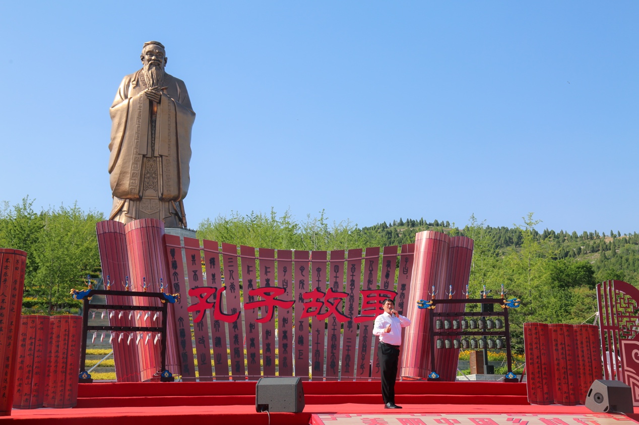 美丽乡村我代言走进山东曲阜尼山圣境大衣哥朱之文在孔子诞生地唱起来