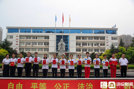 通讯员 郭伟 日照报道 9月14日上午,曲阜师范大学附属实验学校举行