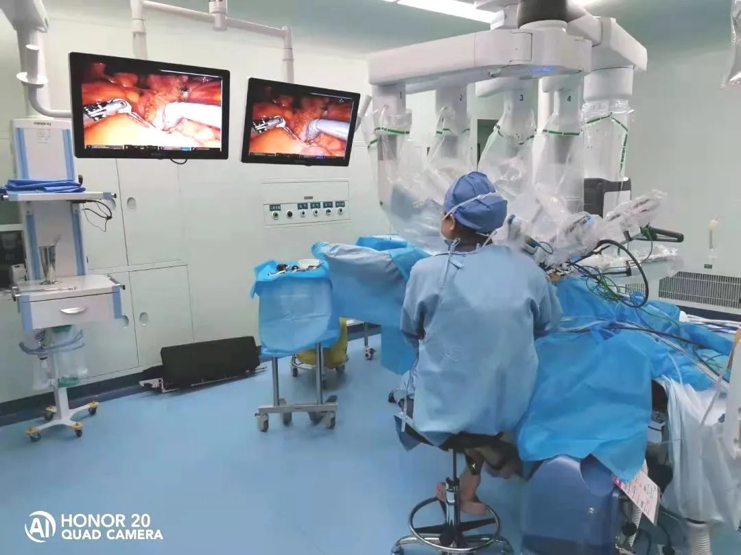 63岁患者子宫内膜癌分期手术,济南市中心医院第四代达芬奇机器人助力