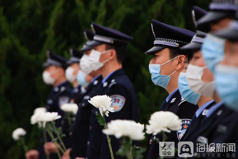 威海海岸警察支队高区大队走进烈士陵园 深切缅怀革命先烈