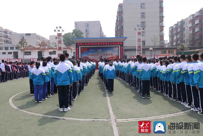 泰安英雄山中学初中部双语学校防震防踩踏安全疏散演练