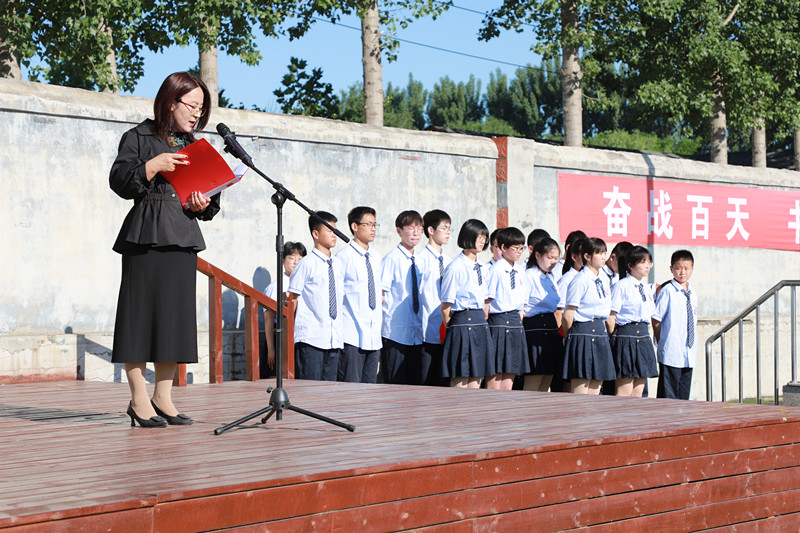 家长代表发感言谆谆教诲记心间高新区遥墙中学家长代表国旗下发言