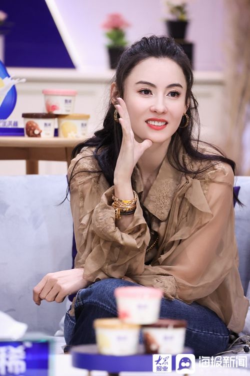 张柏芝最新节目造型曝光蕾丝薄纱衬衫诠释浪漫情调