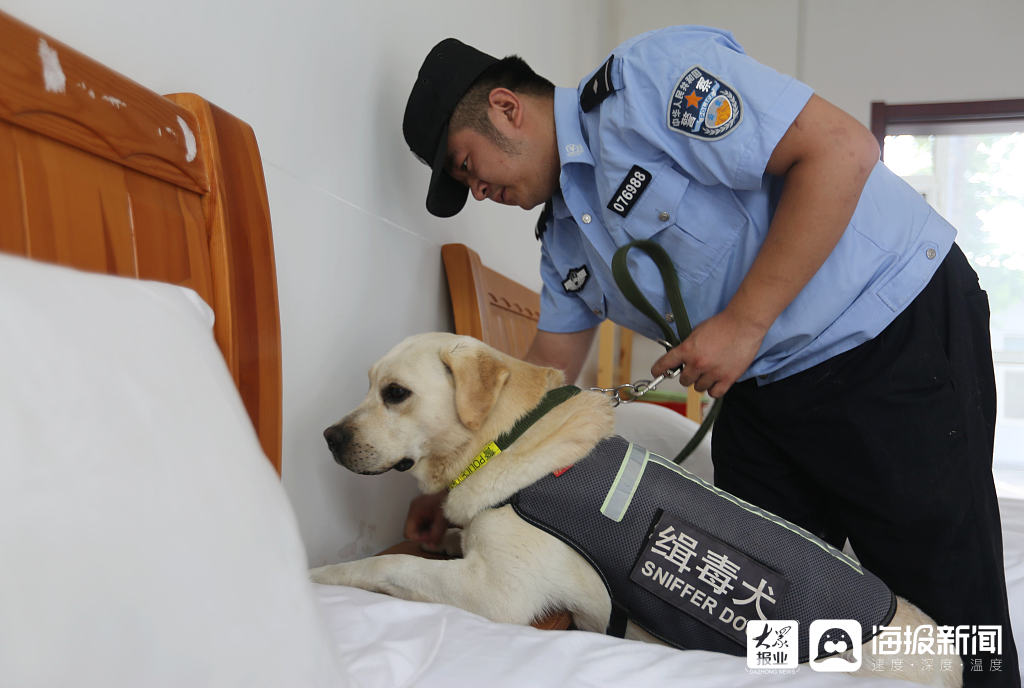 沂南县公安局举行缉毒犬开放日活动