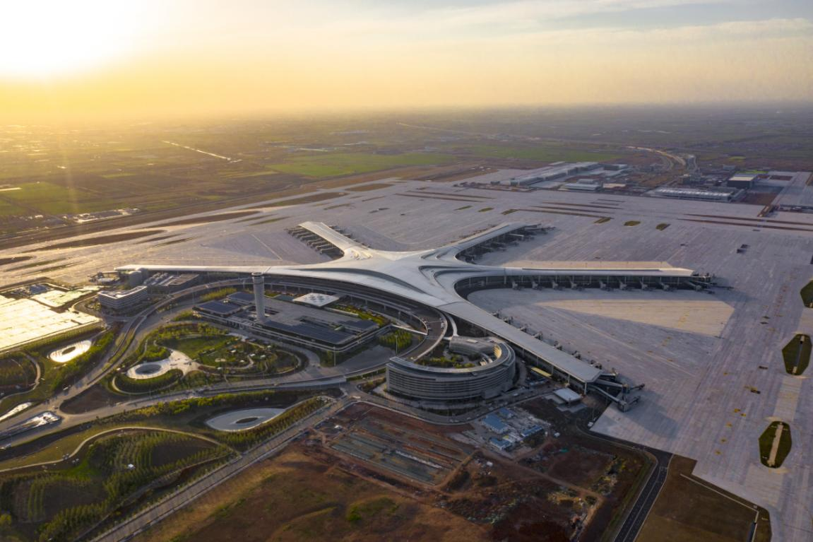 中建一局"筑"力青岛胶东国际新机场正式运营