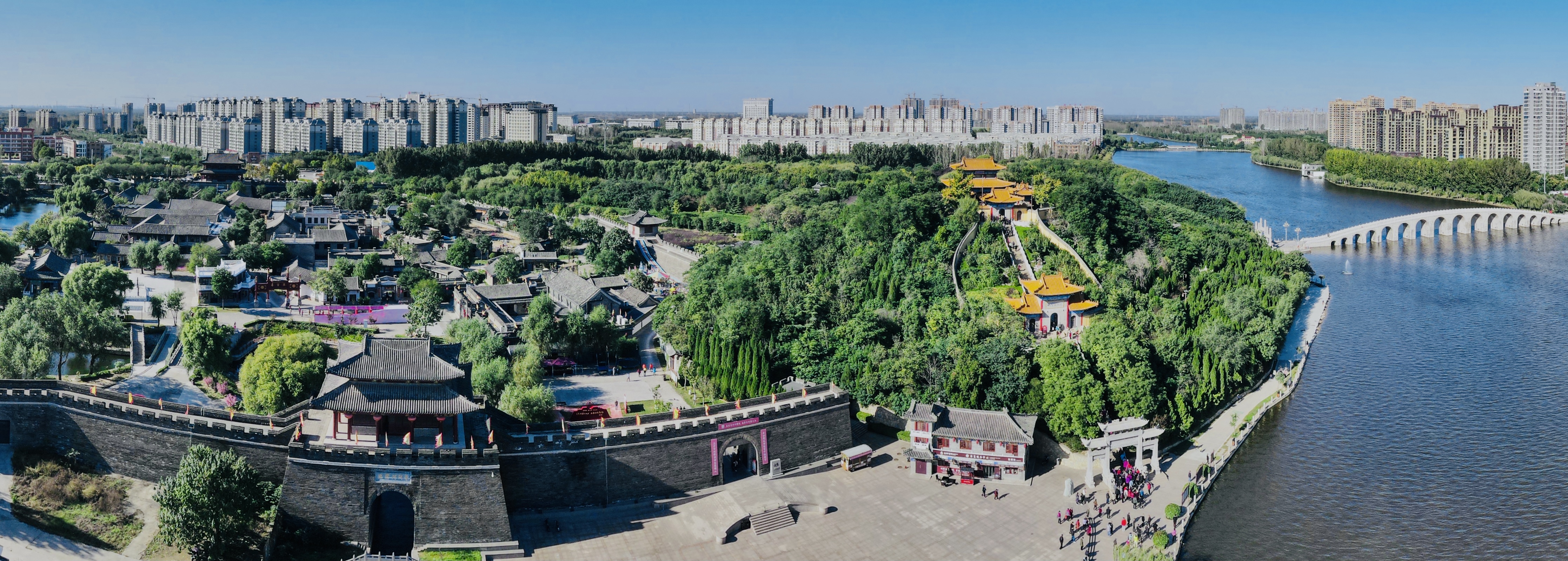 15日,京津冀晋鲁豫重点自驾旅行商和新闻媒体记者们还出席了聊城市