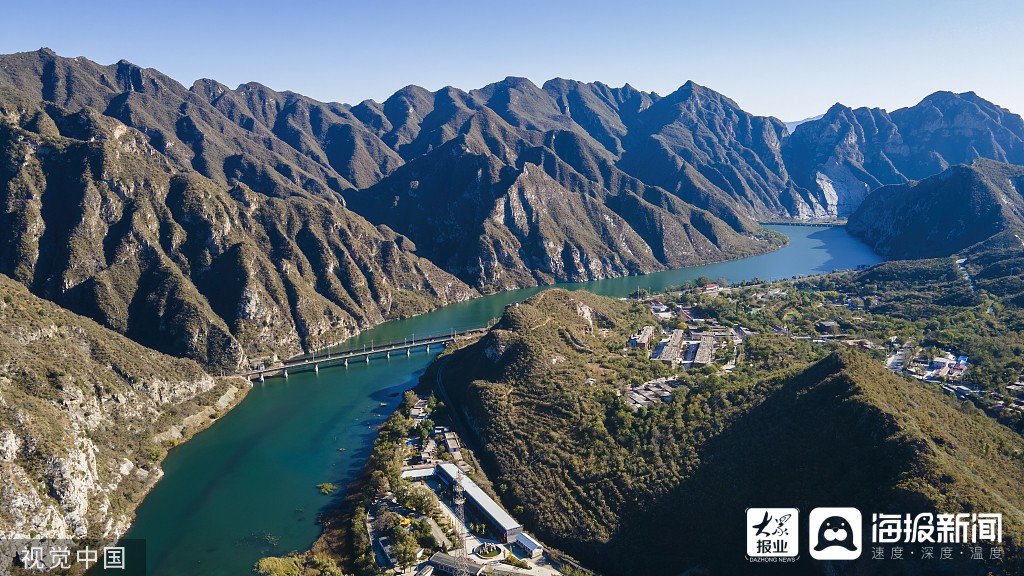 北京:永定河与落坡岭水库相映成景