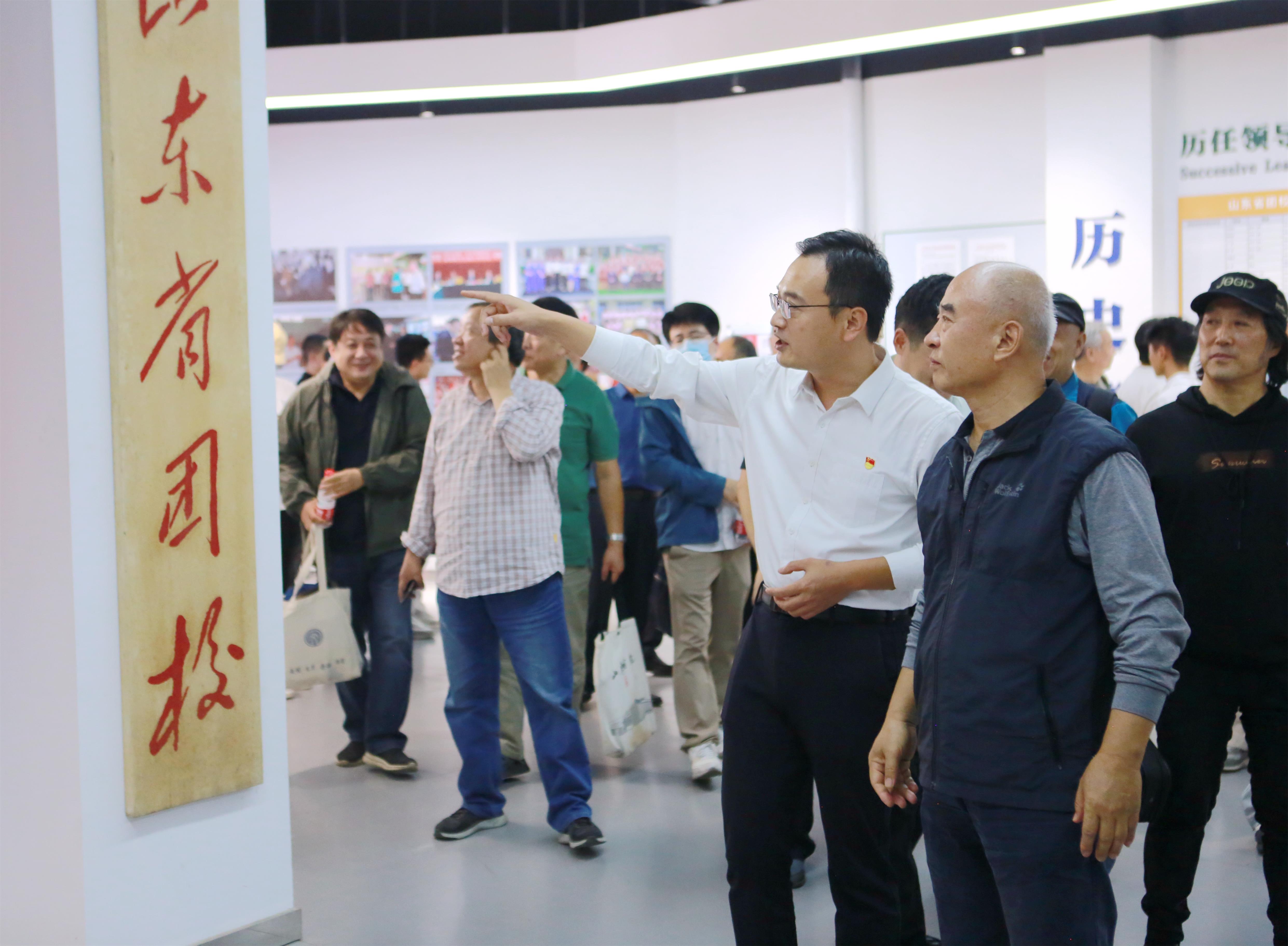 山东青年政治学院举办中国当代书画名家作品展