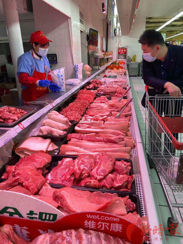 近两三天降了两块左右 菜市场的纯鲜猪肉26元了"肉便宜了?""便宜了!