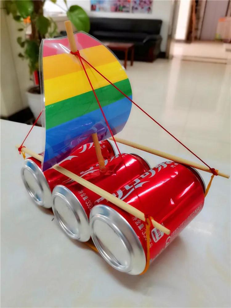 饮料瓶帆船,筷子造摩天轮……济南一幼儿园环保亲子活动获赞
