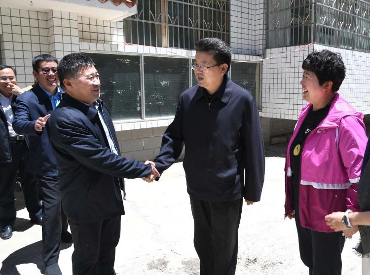 田庆盈市长看望慰问援藏干部并为潍坊市人民医院对口援建南木林县远程