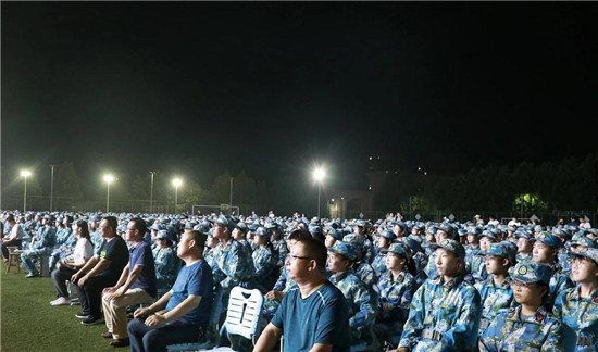 昌邑一中召开63级新生入学"引桥教育"(军训)活动动员大会暨开学典礼