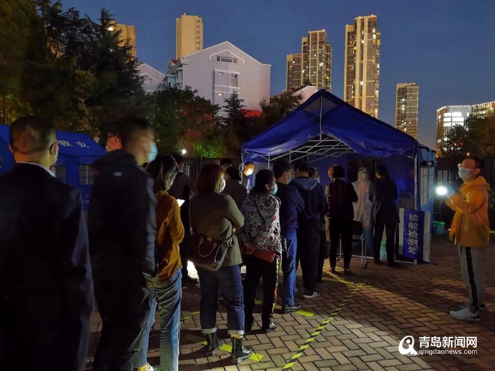 直击现场五个场景感受崂山核酸检测的速度与温度