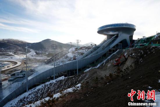 北京冬奥场馆雪如意加紧建设