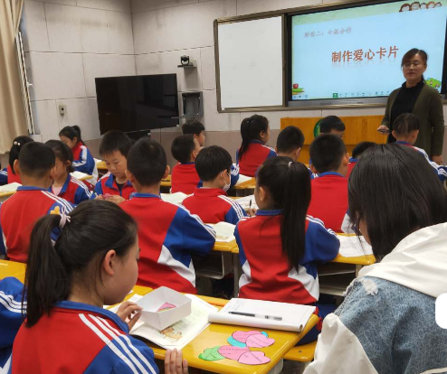 招远市实验小学:课堂教学大比武 精彩纷呈促提高