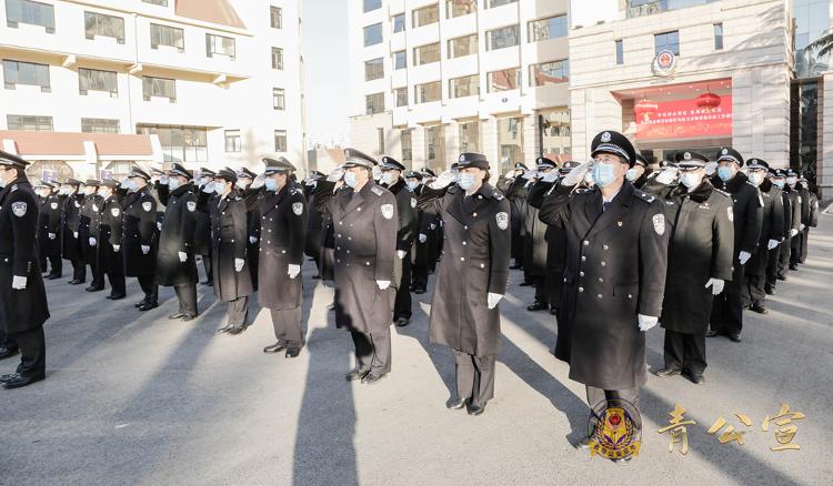 庆祝首个中国人民警察节青岛市公安局举行升国旗举警旗活动