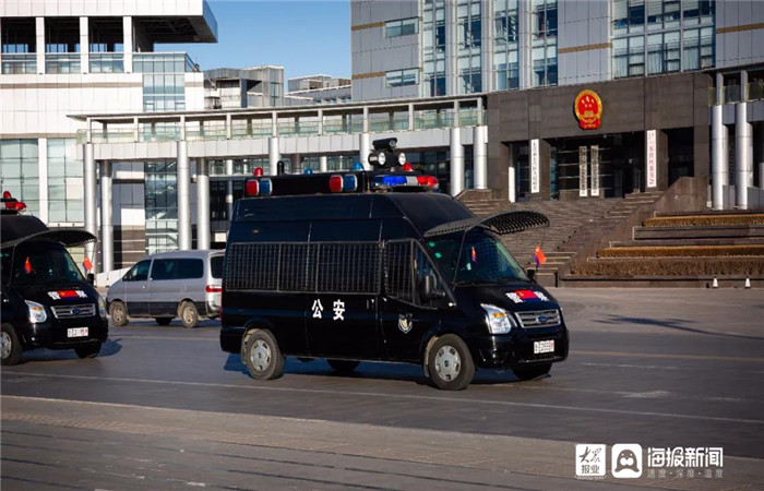 首个"中国人民警察节" 东营公安分局集中出警开展巡逻