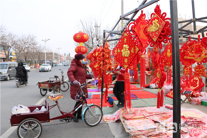 临近春节利津集市年味浓