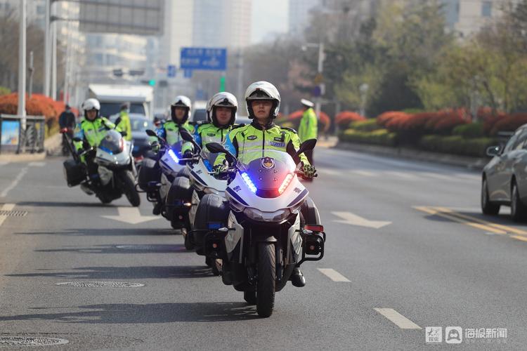 交警铁骑护卫队上新这样出警真的太飒了