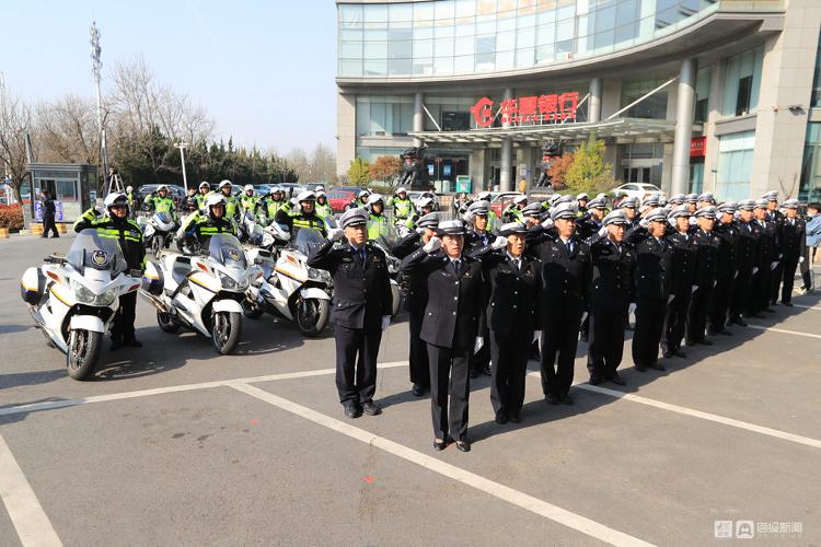 交警铁骑护卫队"上新!这样出警真的太飒了