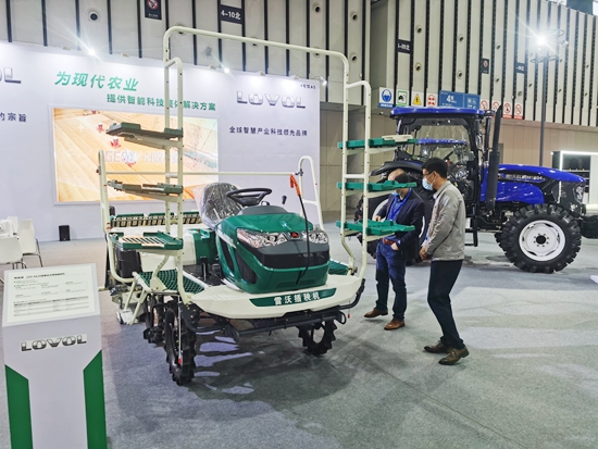 潍柴雷沃农业装备震撼亮相中国江苏国际农业机械展览会