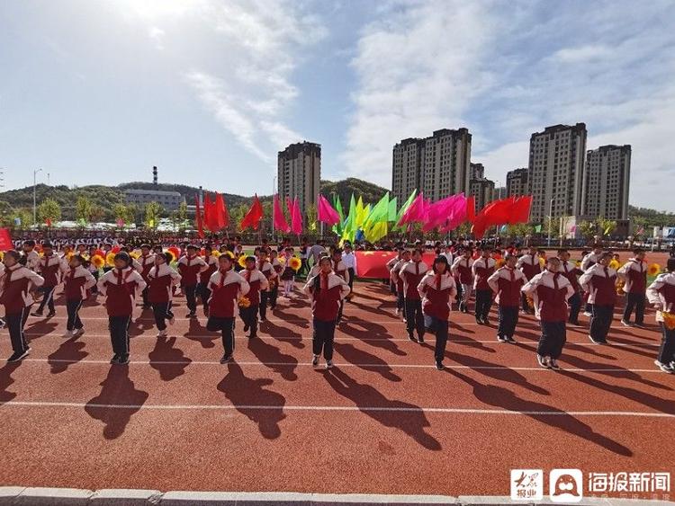 展青春芳华 烟台御龙山学校召开春季运动会