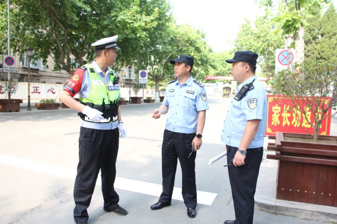 高考首日,莱阳交警全力以赴为考生护航