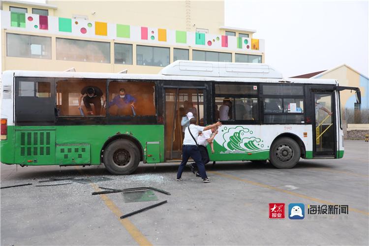 视频青岛公交车运行中遭人为纵火原来是应急演练