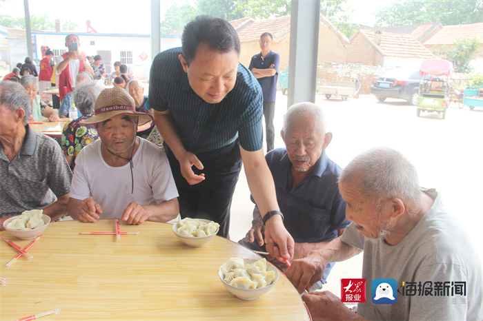 单县徐寨镇齐庄村举办孝善敬老饺子宴