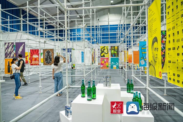 第二届啤酒文化创意设计展开展首个周末迎来观展高潮