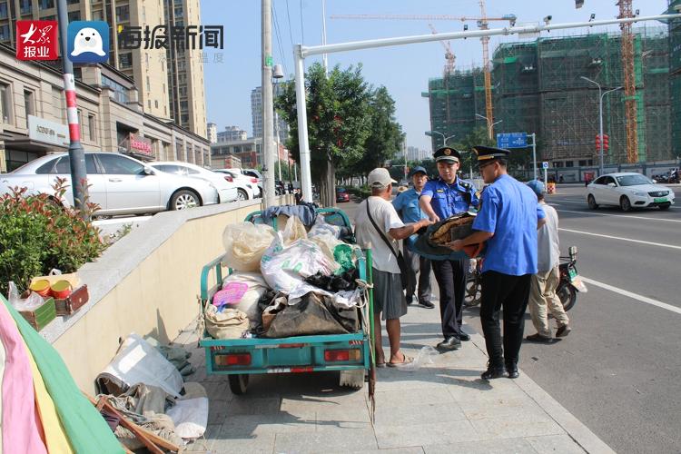 骄阳下的热情青岛即墨综合行政执法局刘小锐高温管理不停步城市创建不