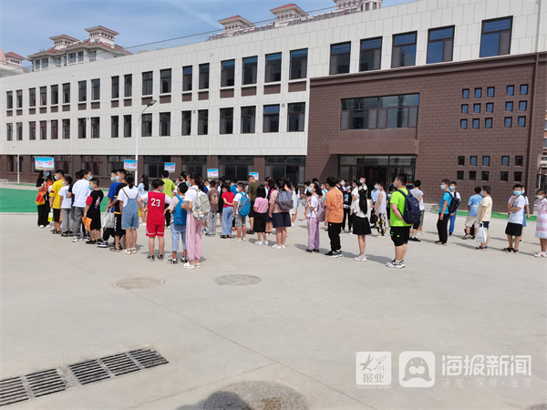 烟台市芝罘区中小学新生报到日 烟台傅家中学迎来建校首批学生