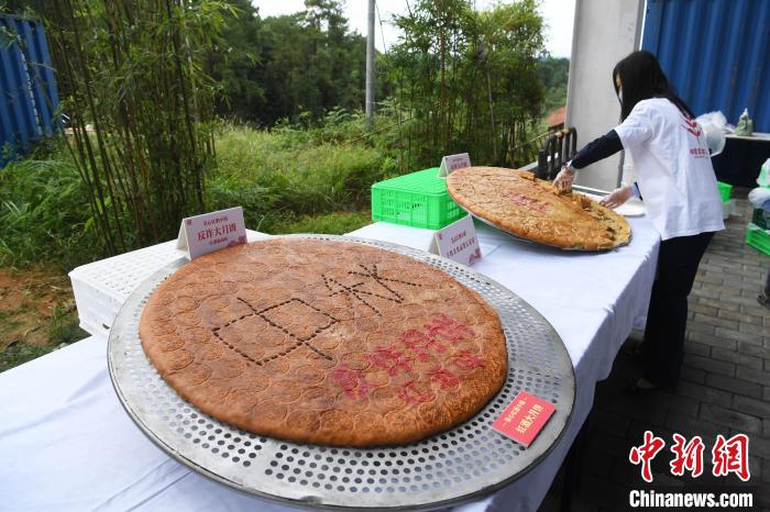 重庆象棋月饼巨型月饼迎中秋