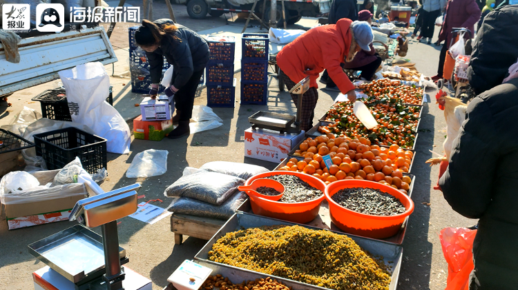 赶年集品年味青岛市即墨区田横镇王村大集人潮涌动