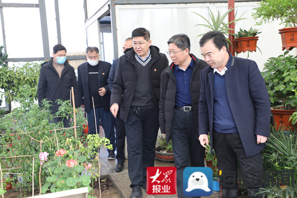 2月23日上午,东营市利津县科协主席刘旭晨一行到博兴县第一小学学习