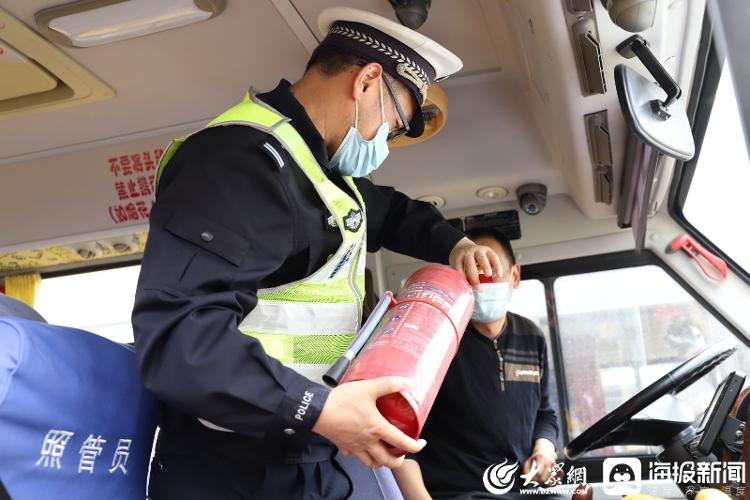 临沂交警直属三大队做好校车体检护航有序复学